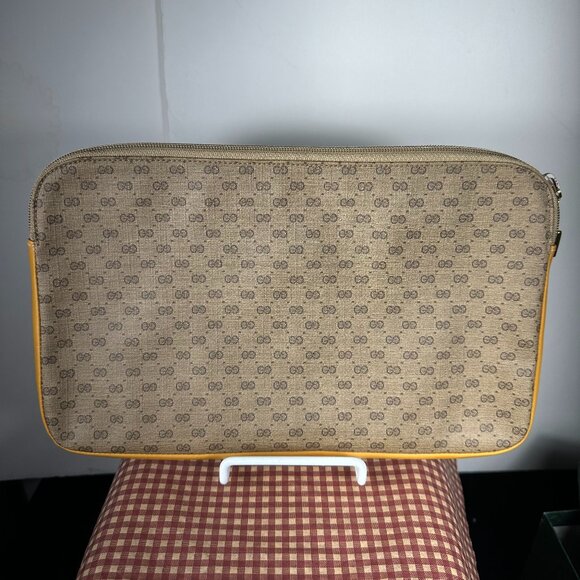 NEW "Vintage" Gucci Clutch with Gucci Hard Paper Box - Picture 2 of 13